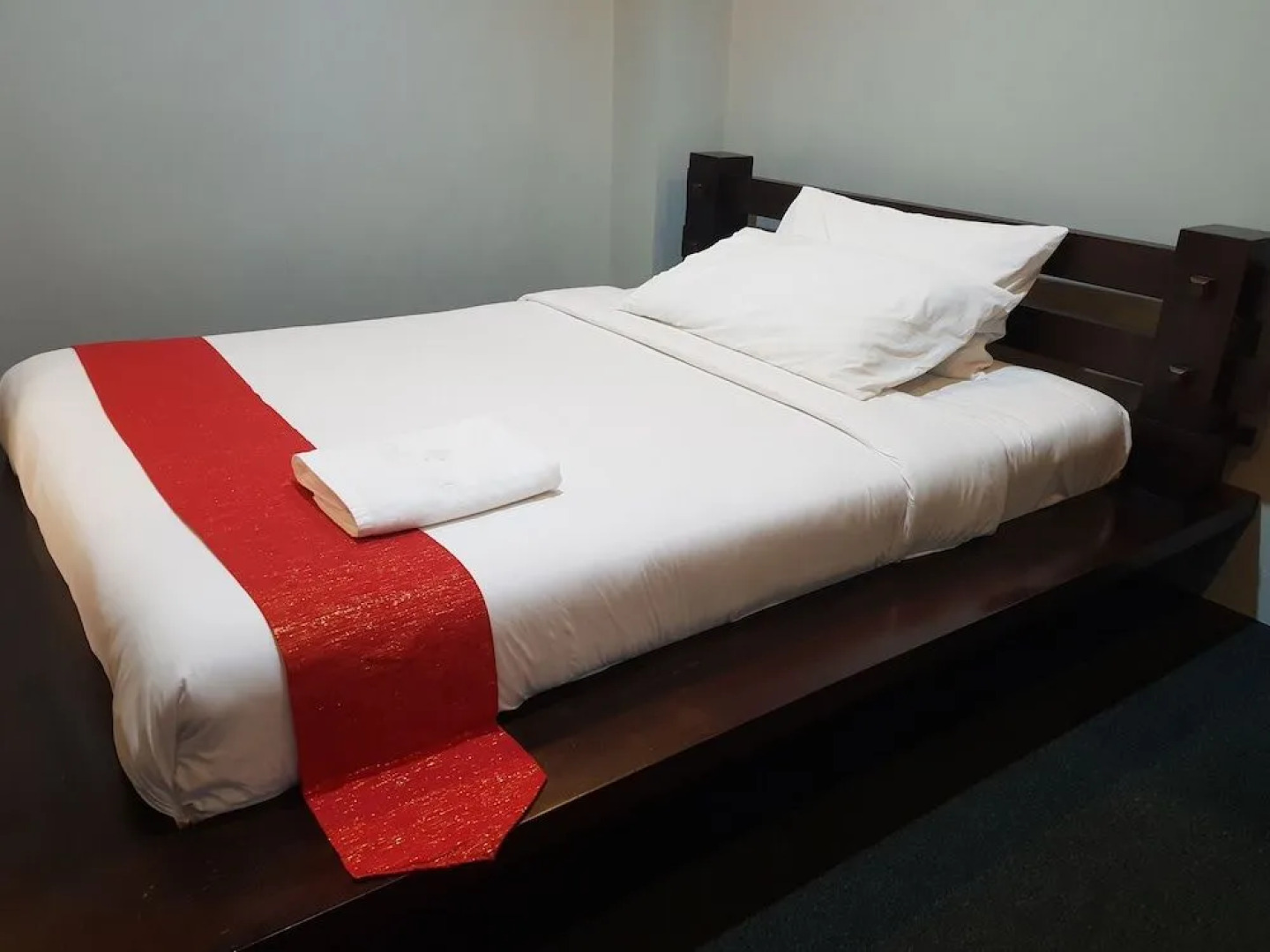 La Jenns Hotel and Resto Grill