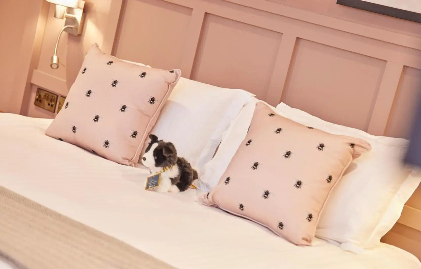 The Golden Fleece Inn