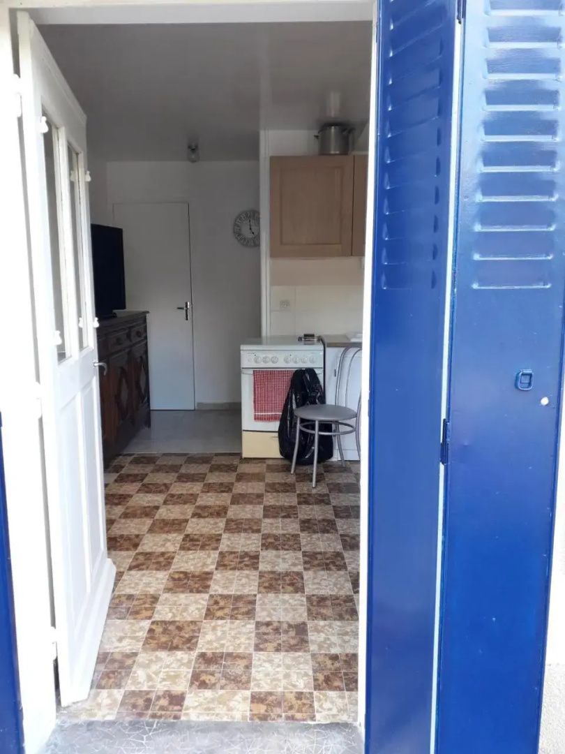 Maison plein pied dans bourg avec tous commerces
