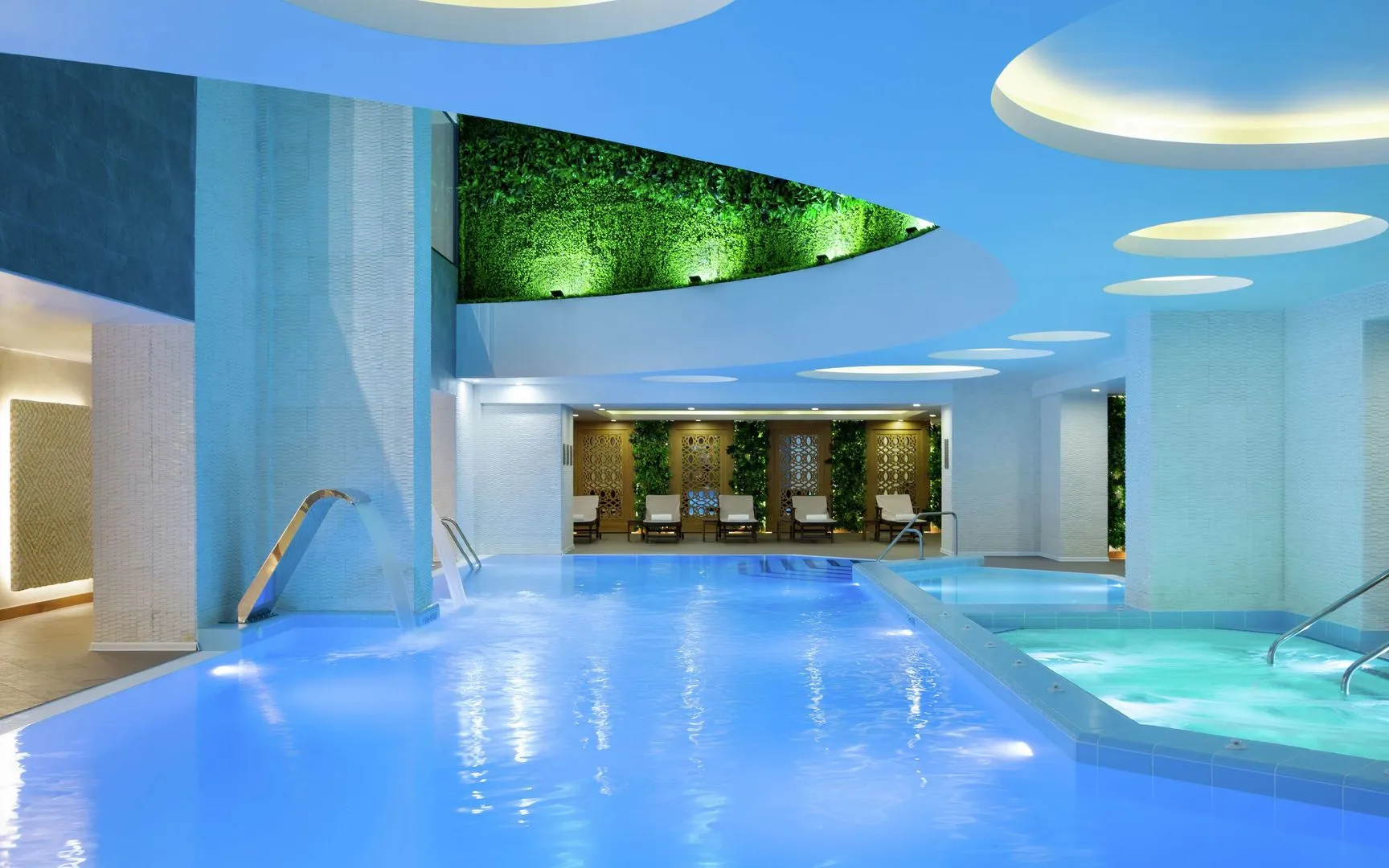 Отель DoubleTree by Hilton Almaty