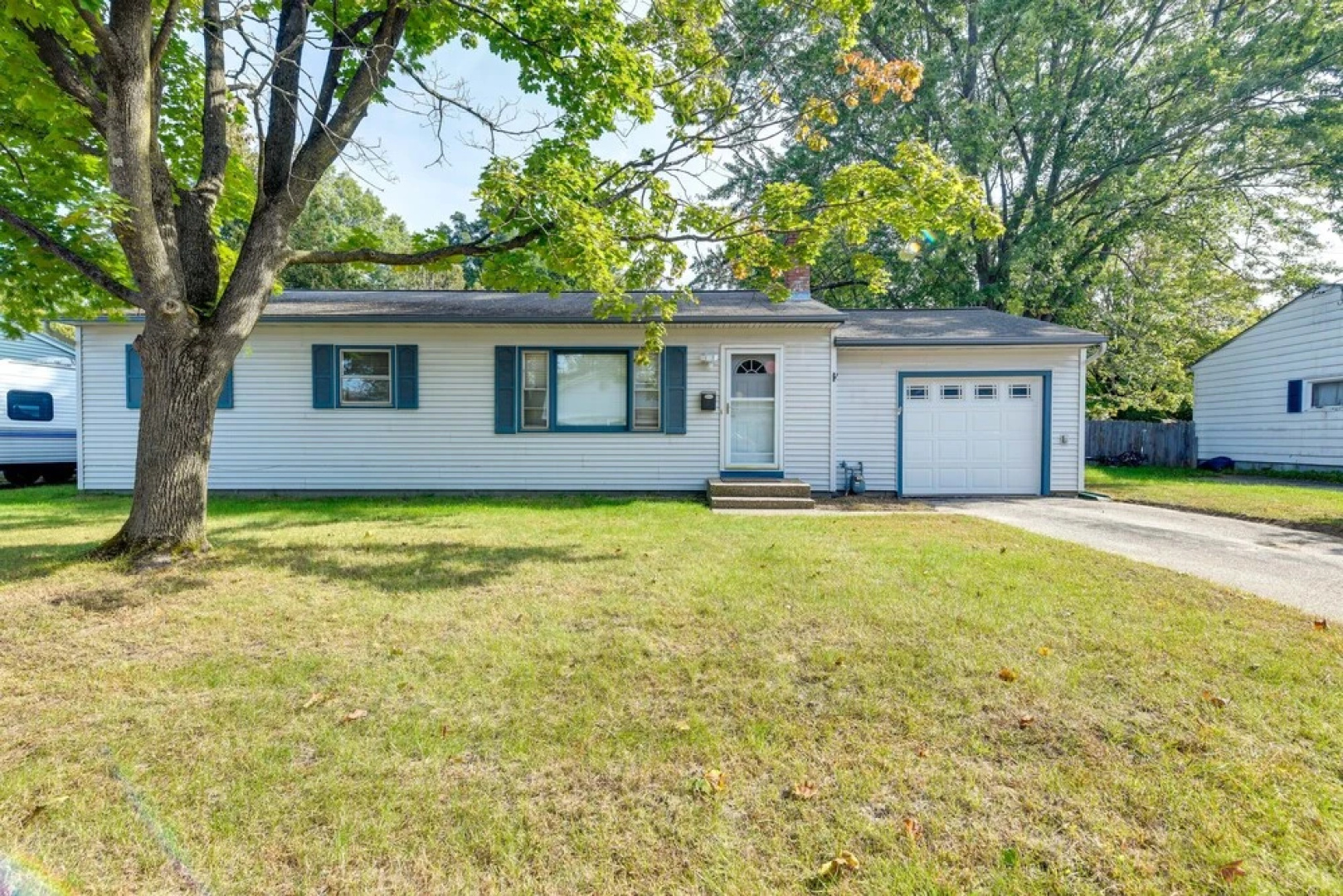 South Burlington Home w/ Seasonal Pool!