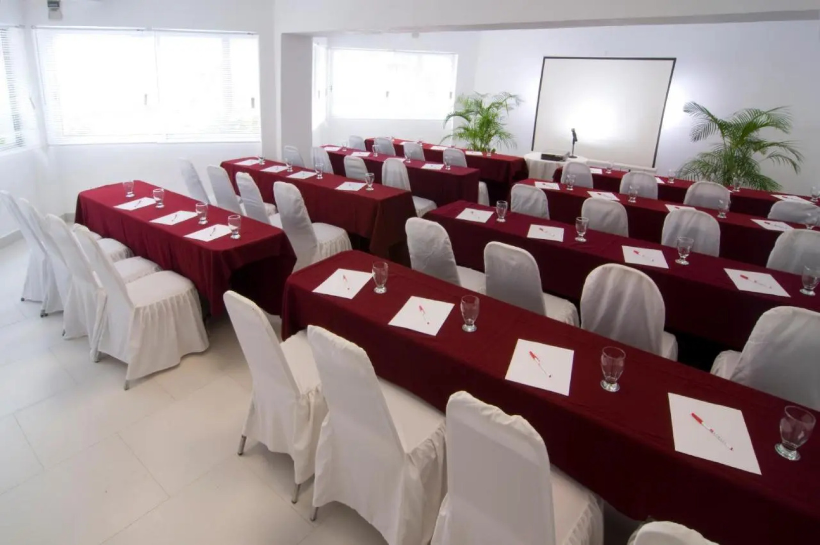 Отель Adhara Express