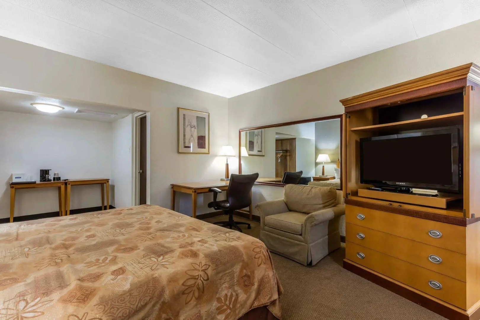 Econo Lodge Inn & Suites