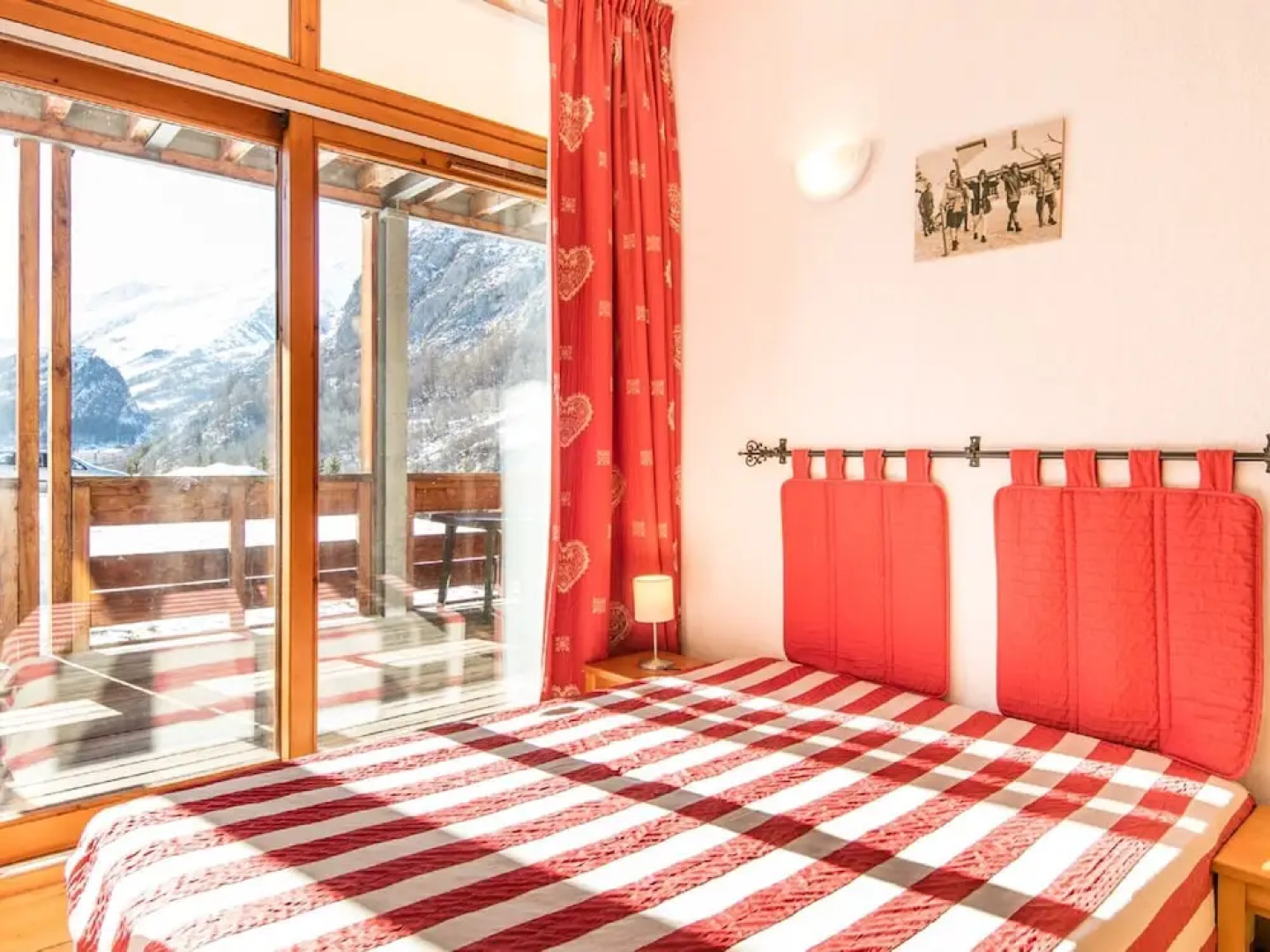 Large apartment with a view near the ski slope of Valloire