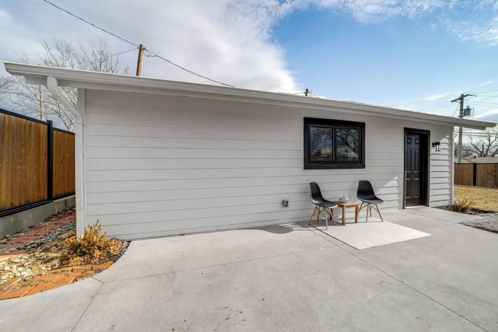 Central & Modern Studio w/ Workspace in Owasso!