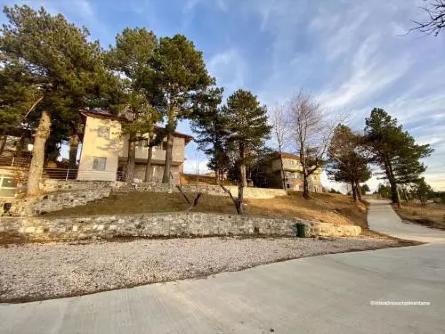 Shkreli Hotel- Camp