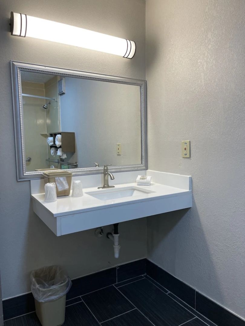 Sunrise Inn & Suites