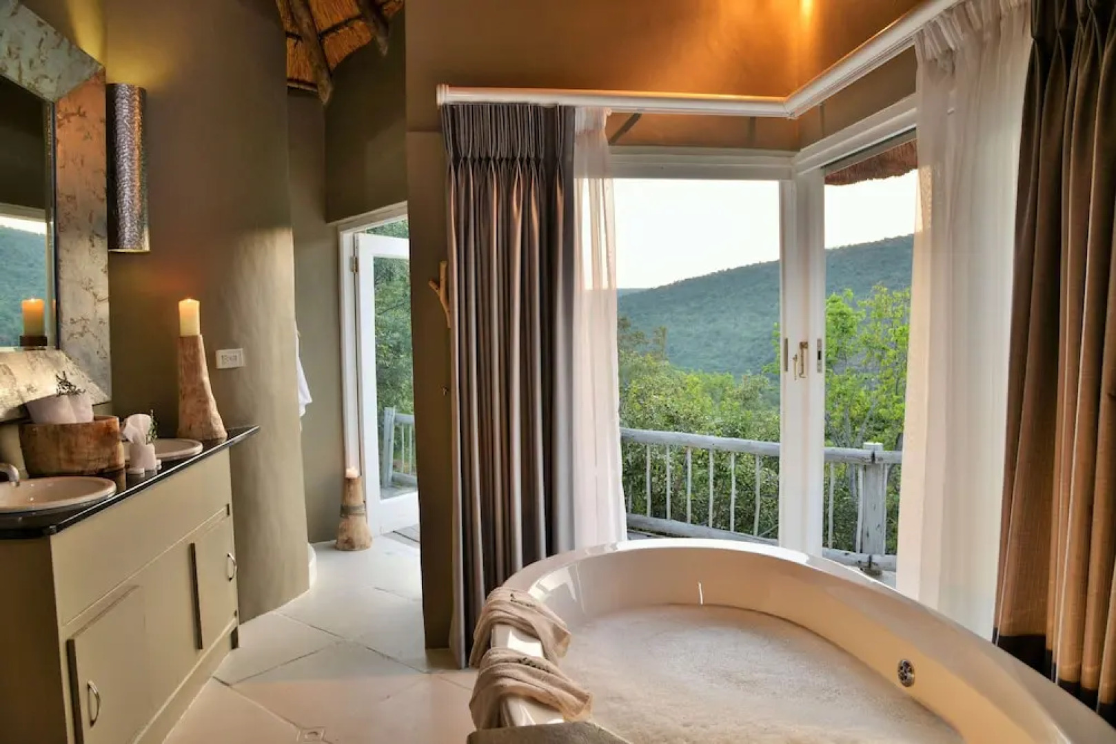 Clifftop Exclusive Safari Hideaway Lodge - All Inclusive