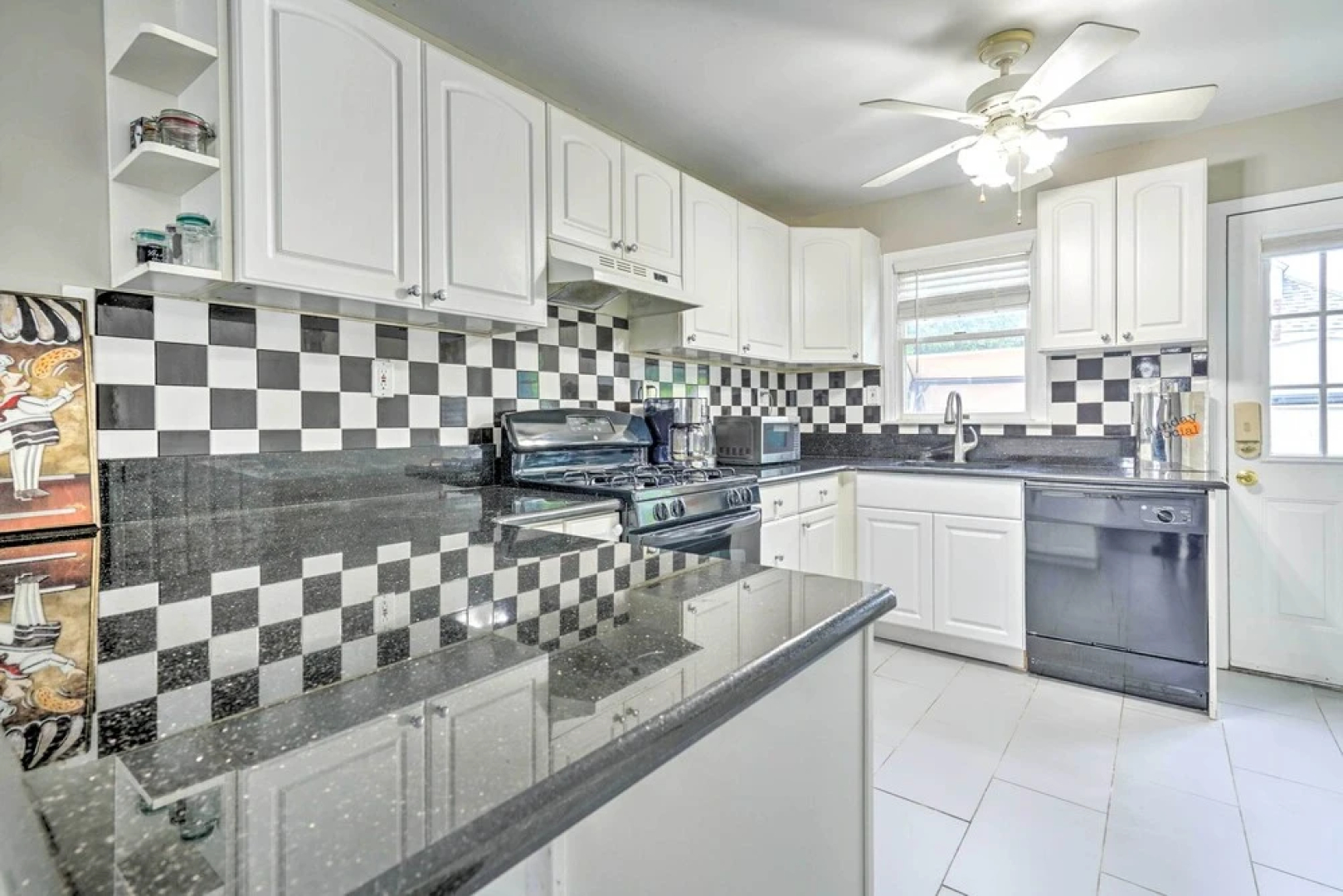 Family-friendly Keansburg Home: Walk to Beach!