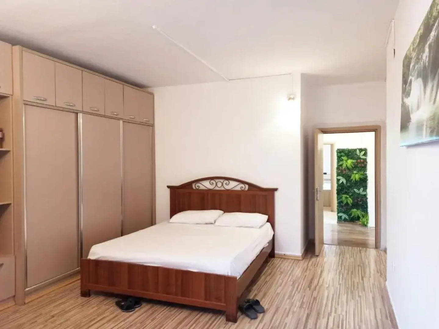 Middle Center Gallery 1 Skanderbeg Square