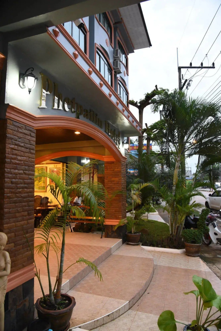 Sripet Hotel