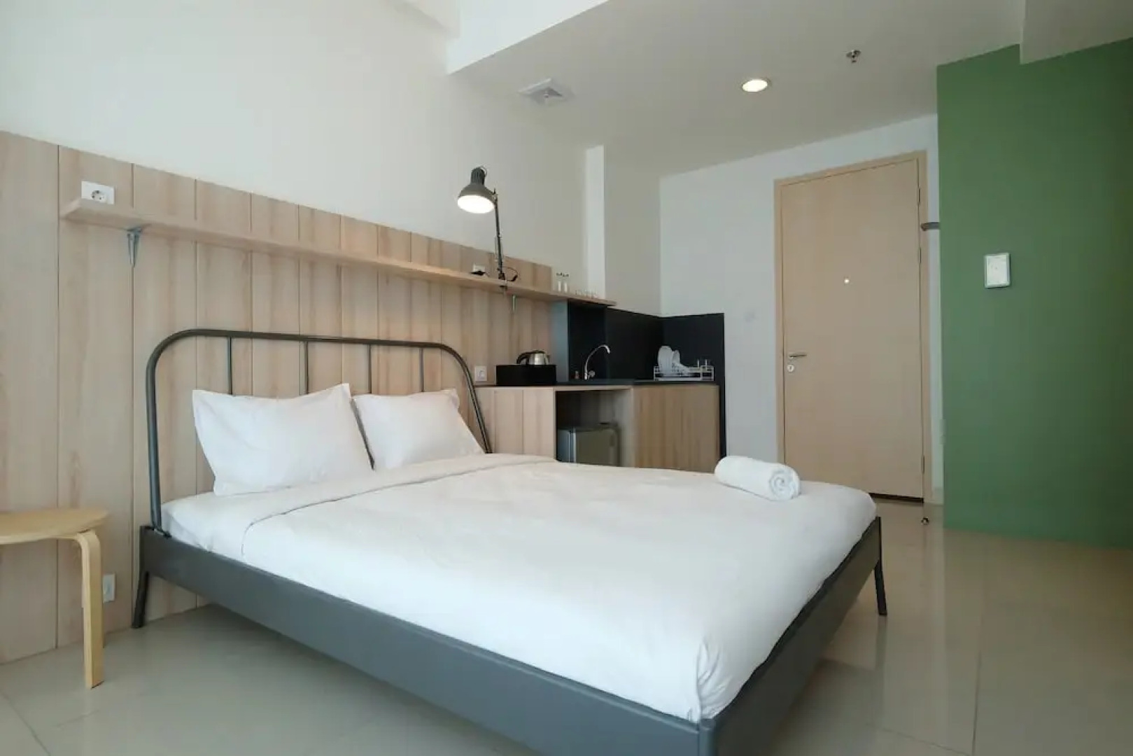 Classic Studio Tree Park Apartment near ICE BSD By Travelio