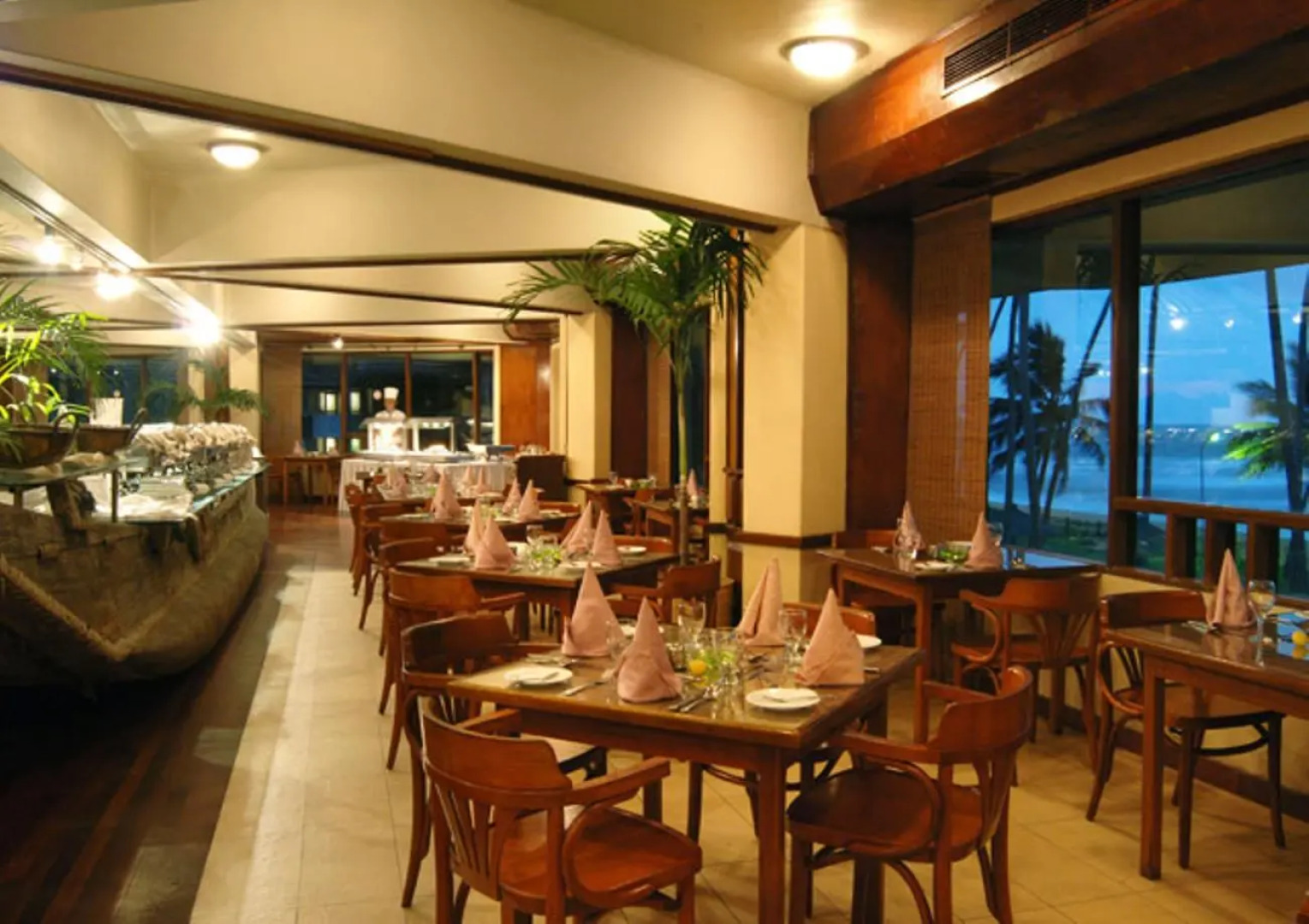 Hibiscus Beach Hotel And Villas