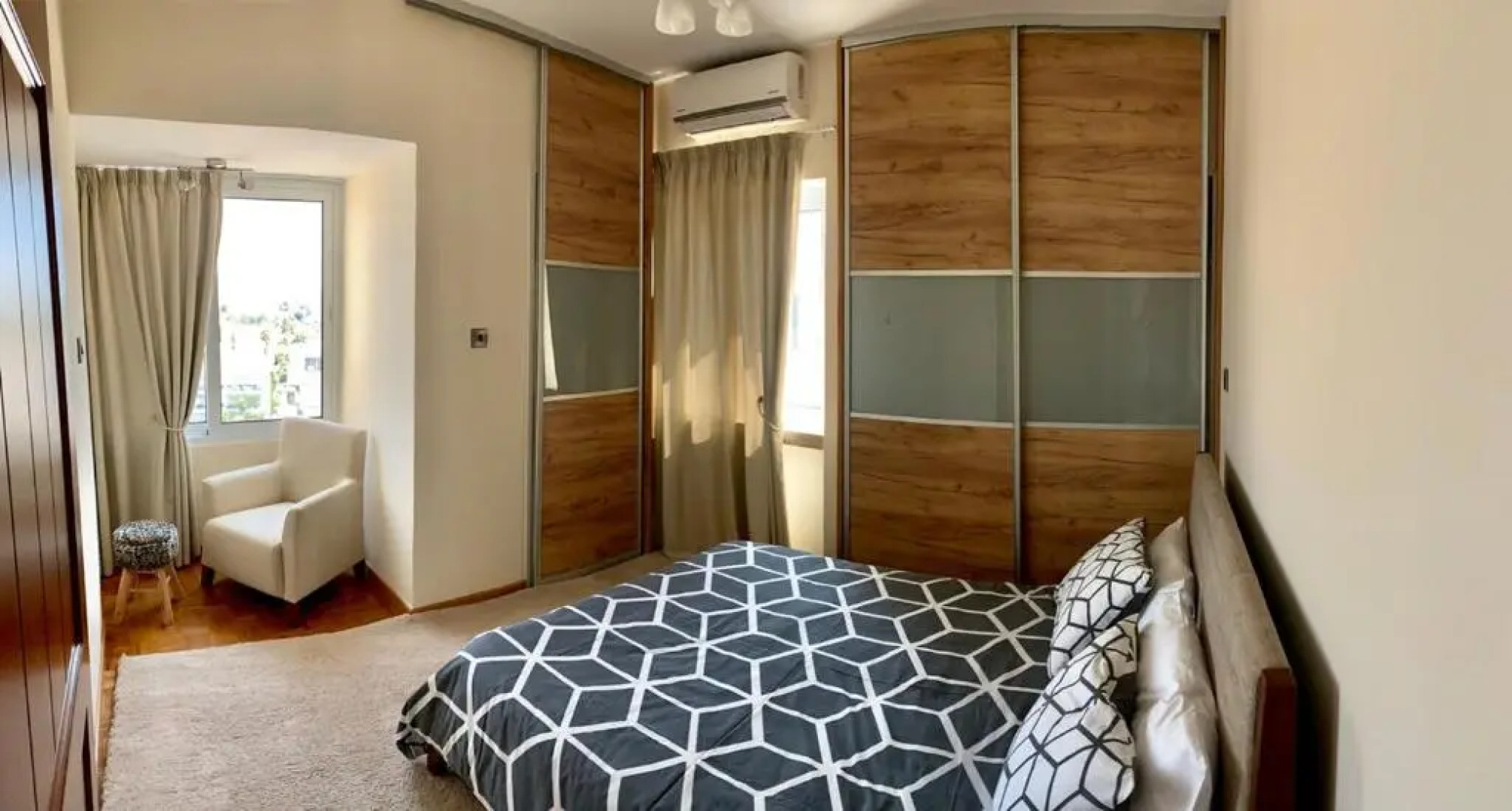 luxury 2 bed room apartment fully furnished