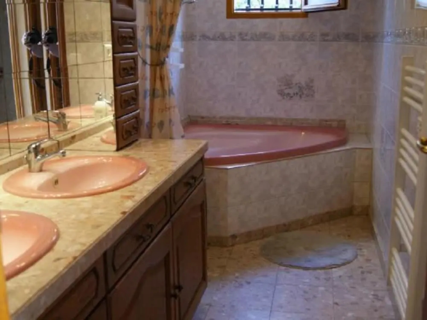 Completely Enclosed Villa With Private Swimming Pool and Lots of Privacy