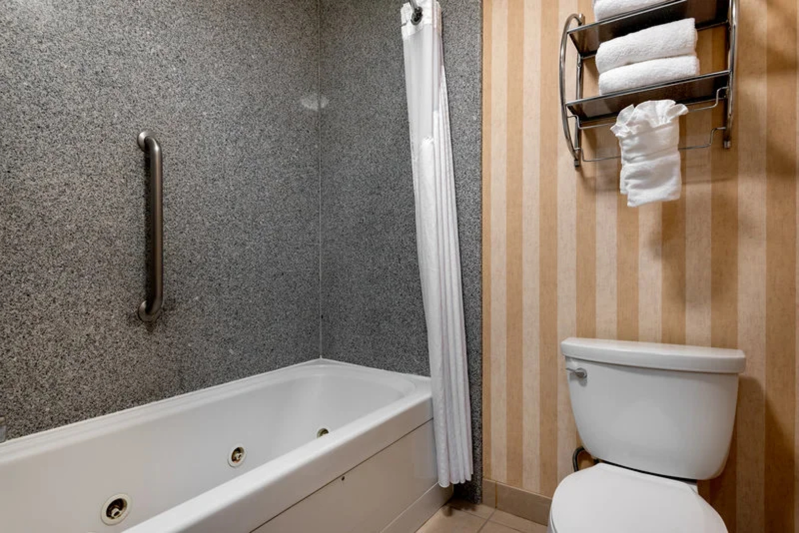 Holiday Inn Express & Suites Lathrop