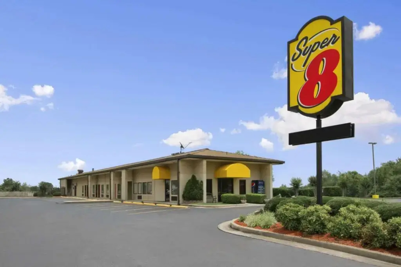 Super 8 Tupelo Airport