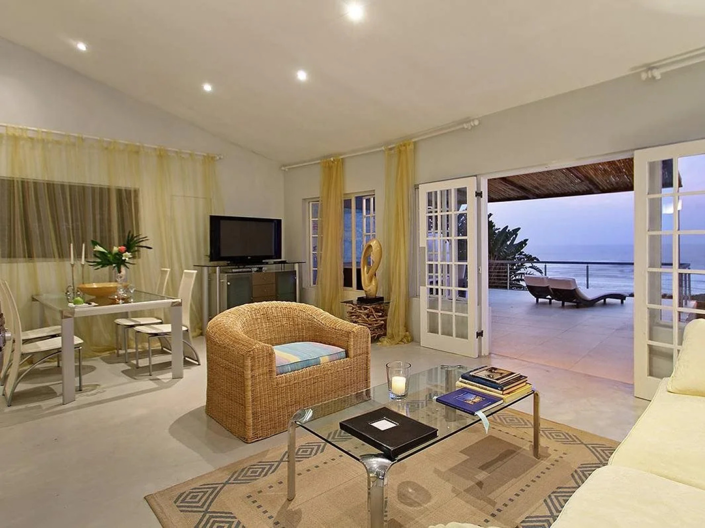 Days At Sea Beach Lodge