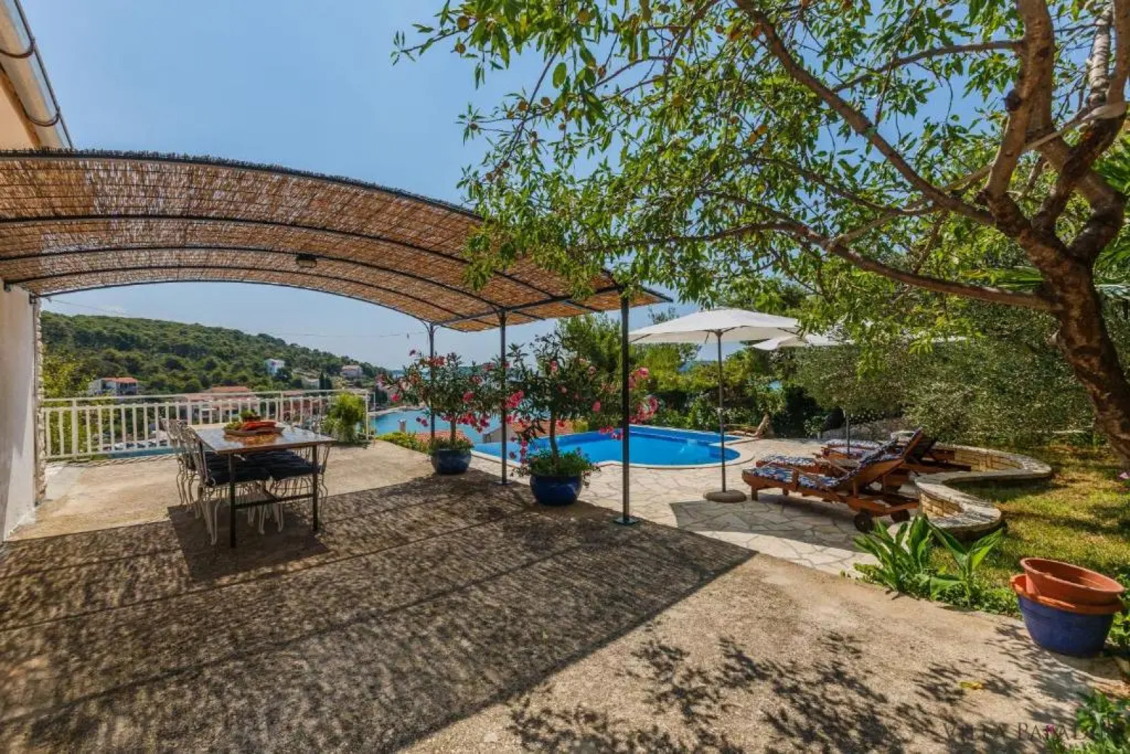 Villa Paladin - Spacious Villa with Pool near Garden Resort - 7 Min walk