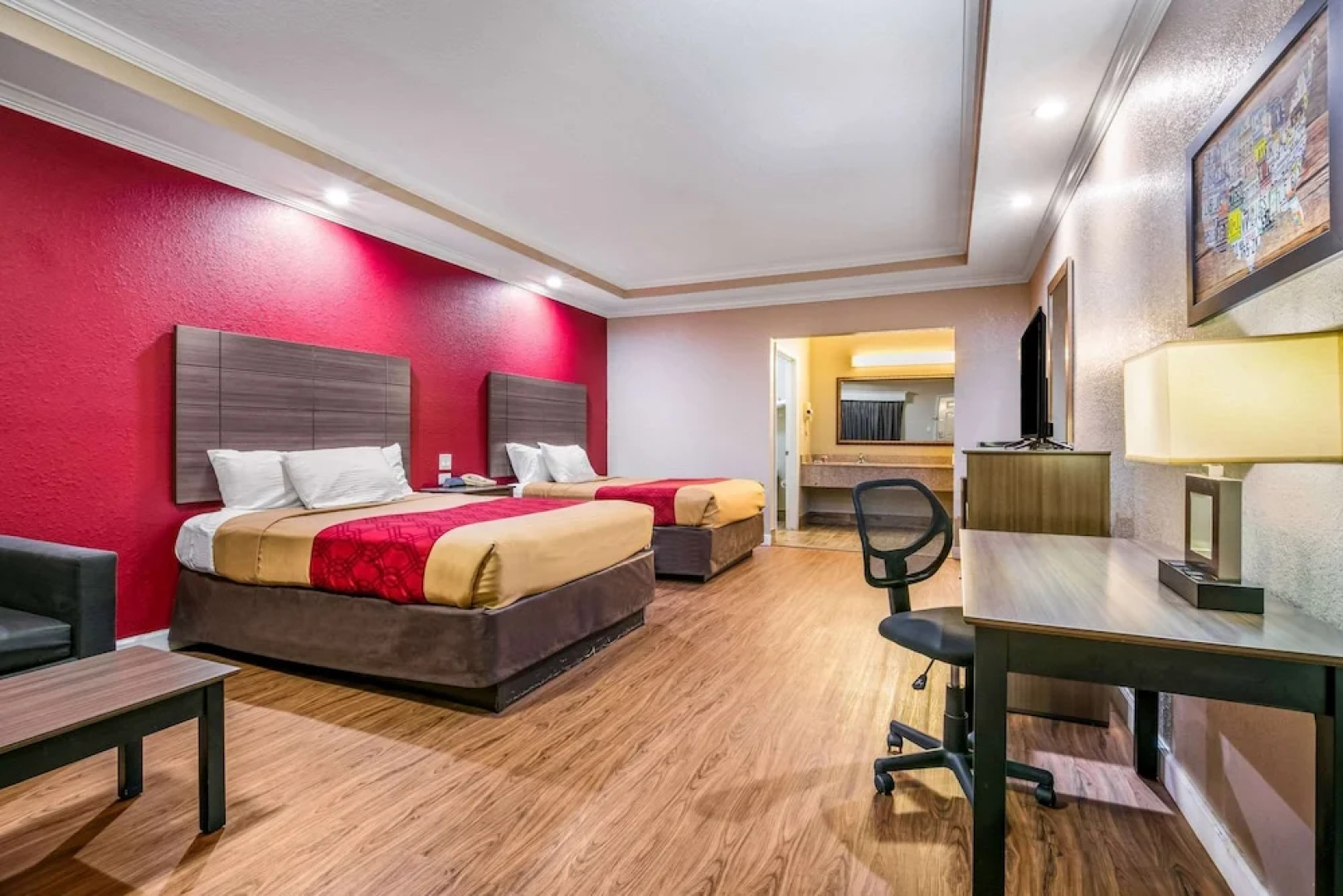 Econo Lodge Inn & Suites Memphis Area