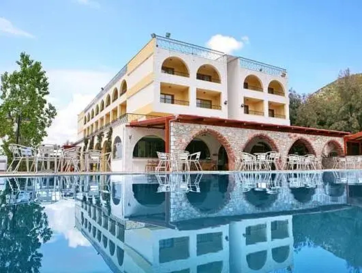 Silver Bay Hotel & Bungalows