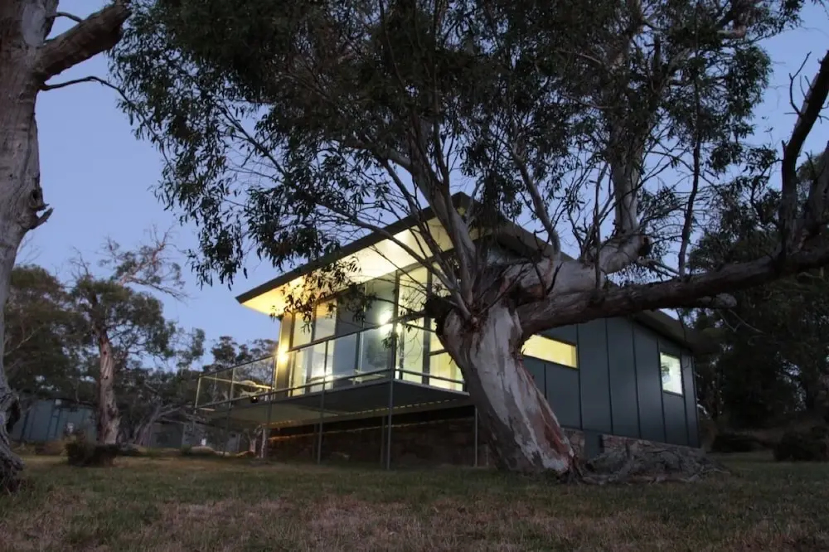 Ecocrackenback 12 'Sustainable, luxurious chalet close to the slopes.'