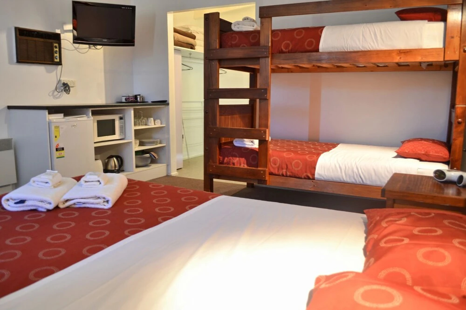 Delatite Apartments - Timbertop and Fir