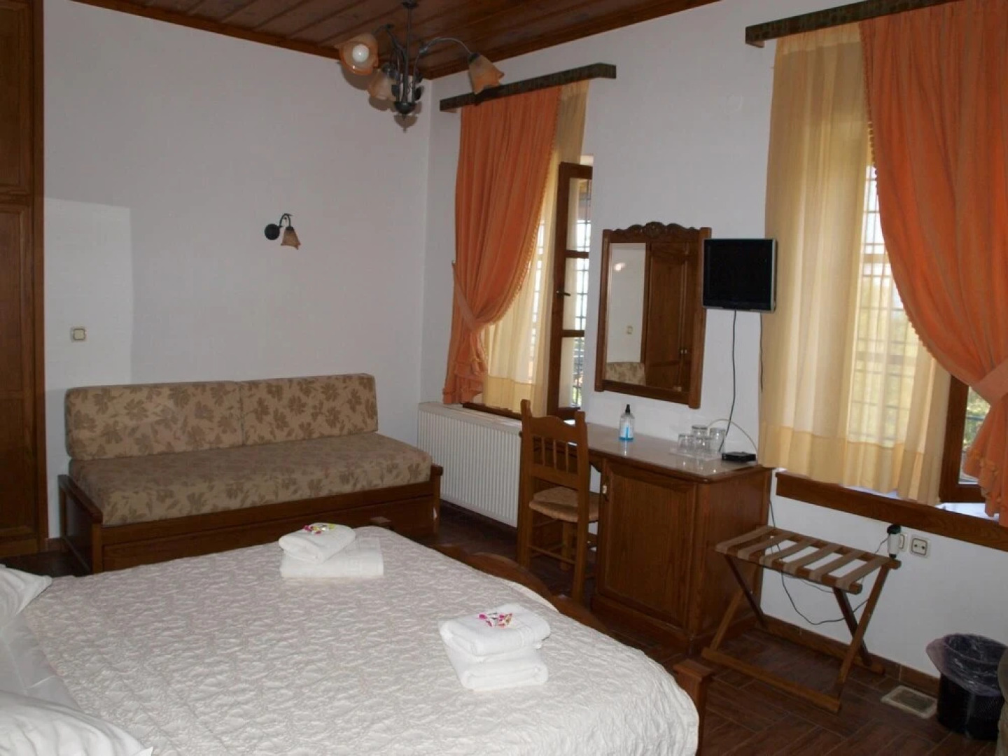 Heliodora Luxury Triple Room 4