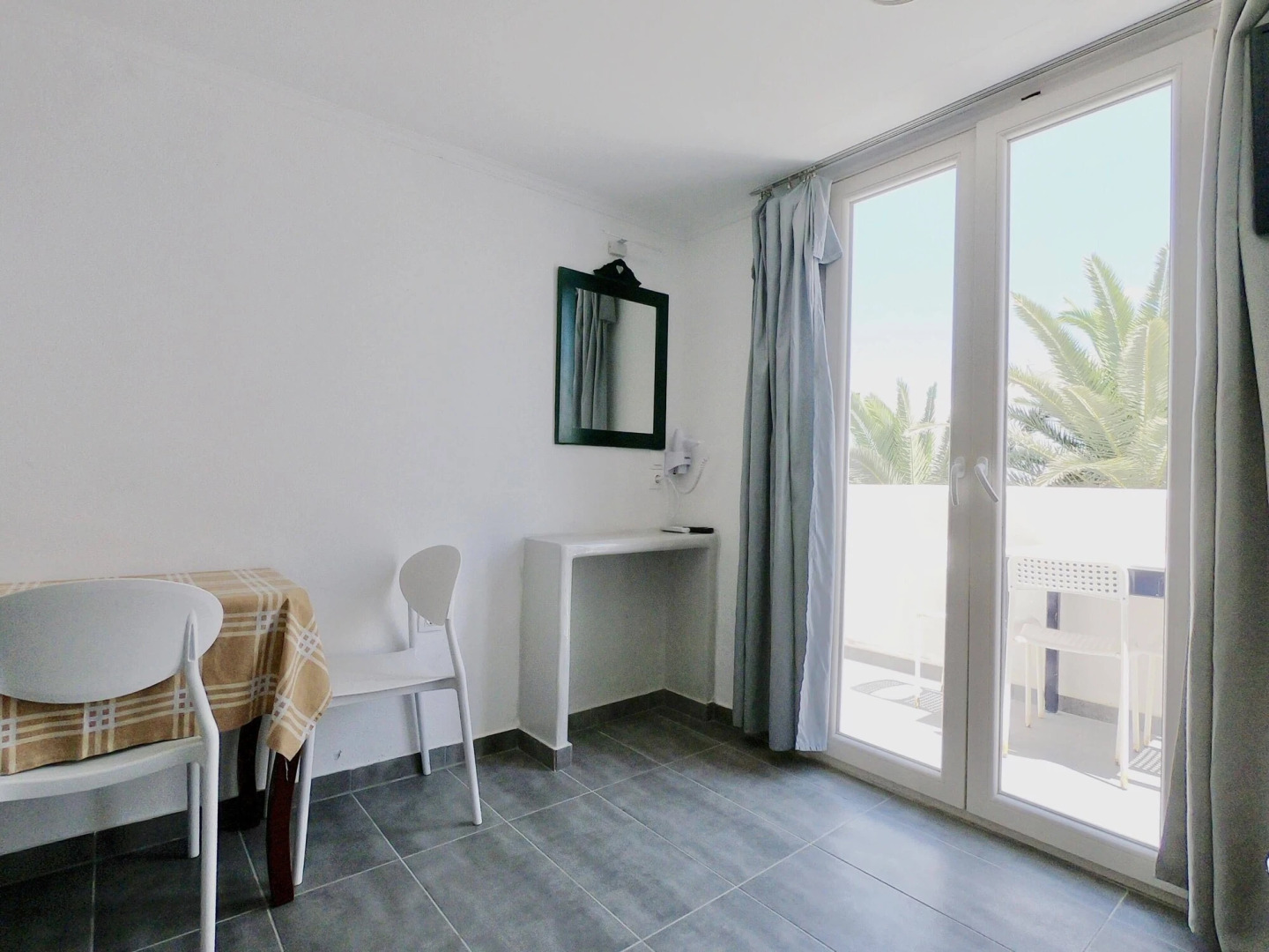 Anny Studios Perissa Beach