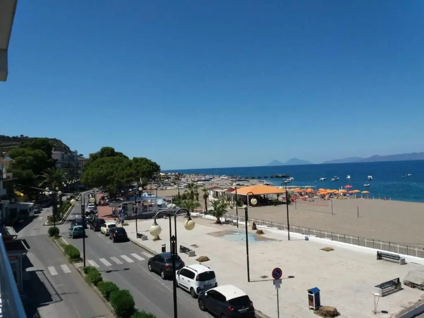 Affacciati sulle Eolie Appartamenti sul Lungomare Patti Marina