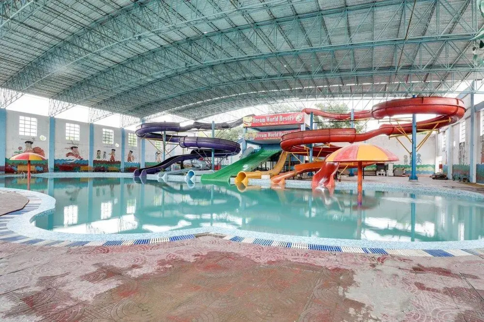 Capital O 43516 Dream World Resort