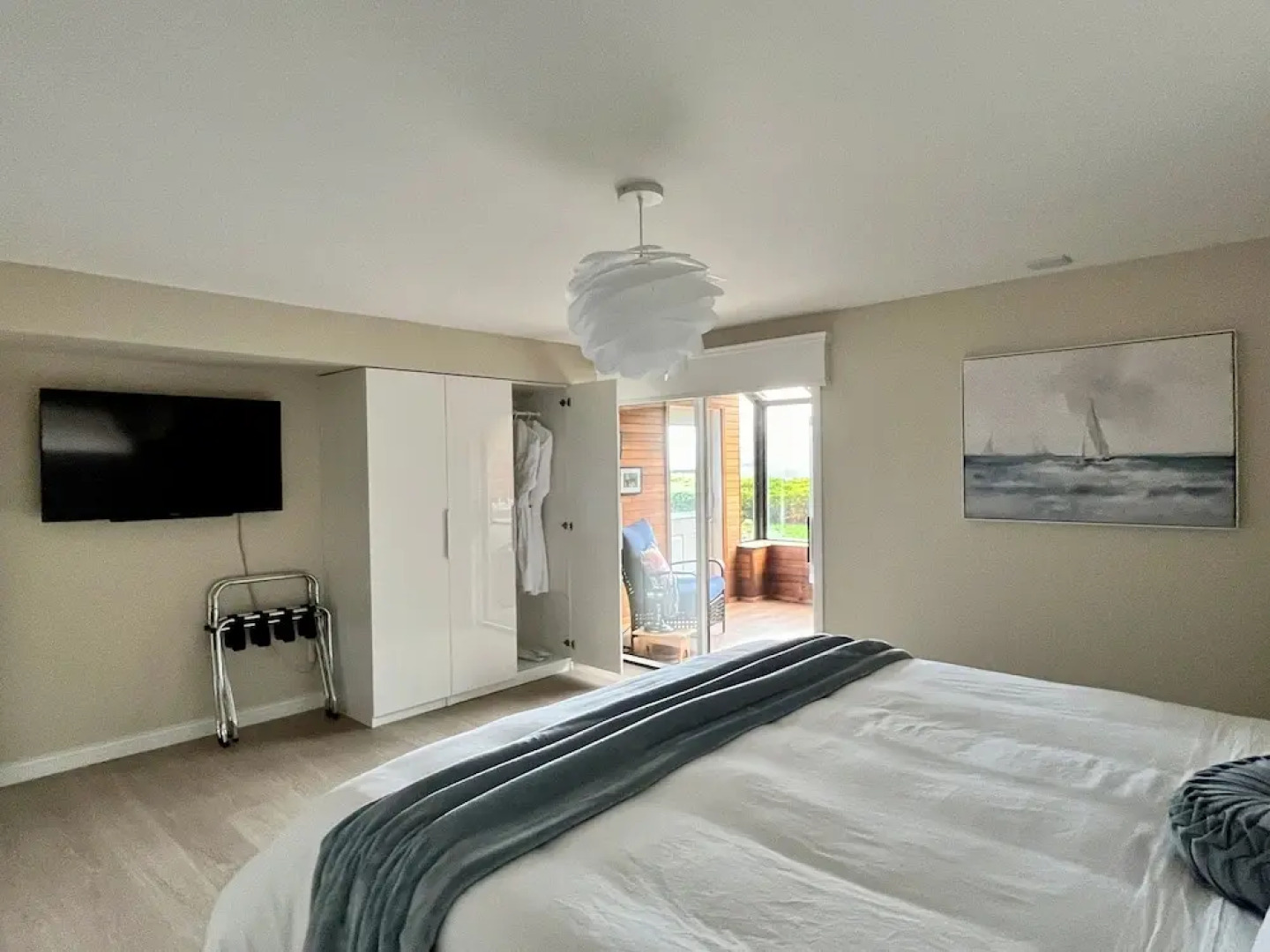 Lake and the City Bed and Breakfast