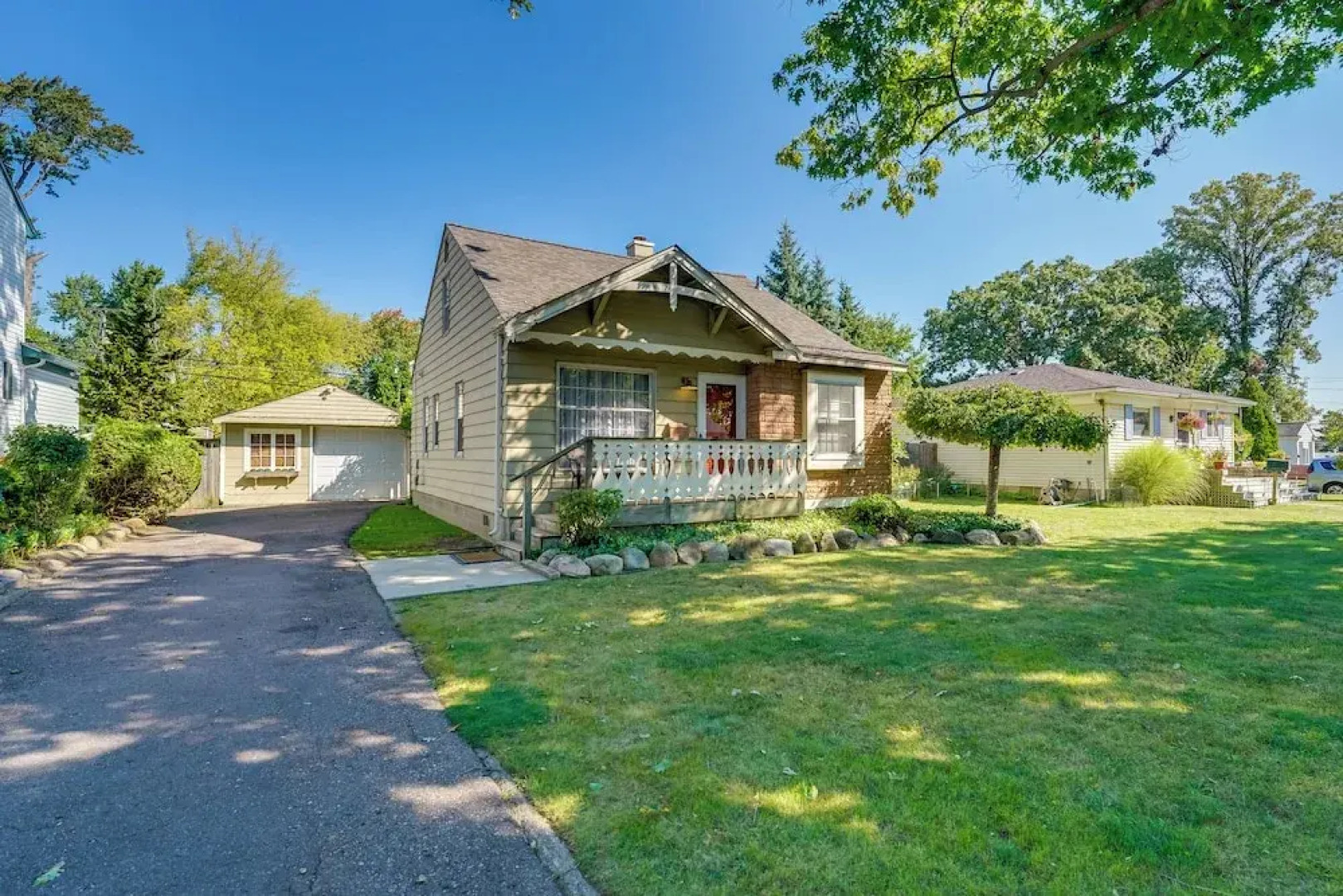 5 Mi to Downtown: Royal Oak Bungalow!