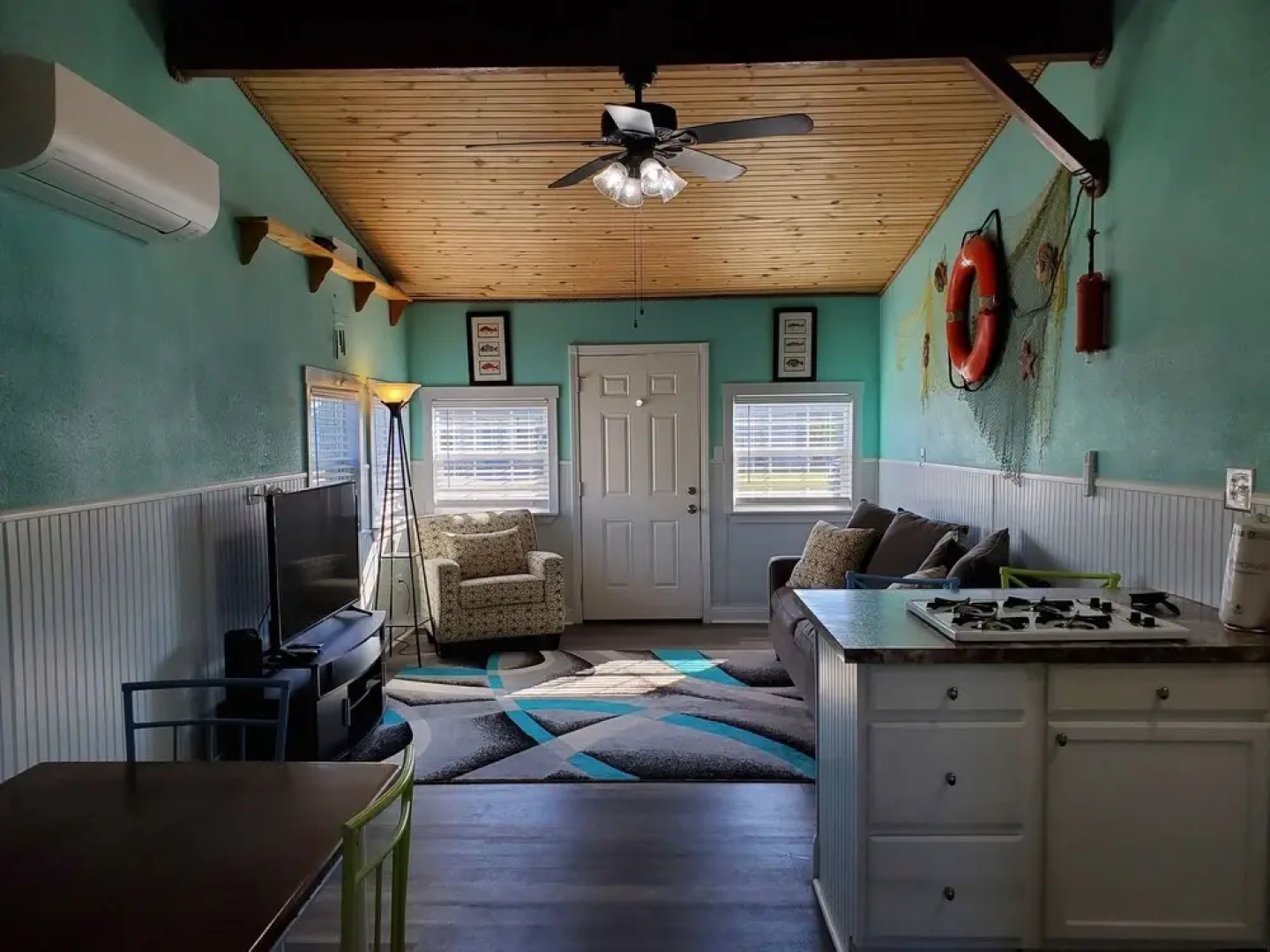 Nautical That One Apartment Near City Attractions by Redawning