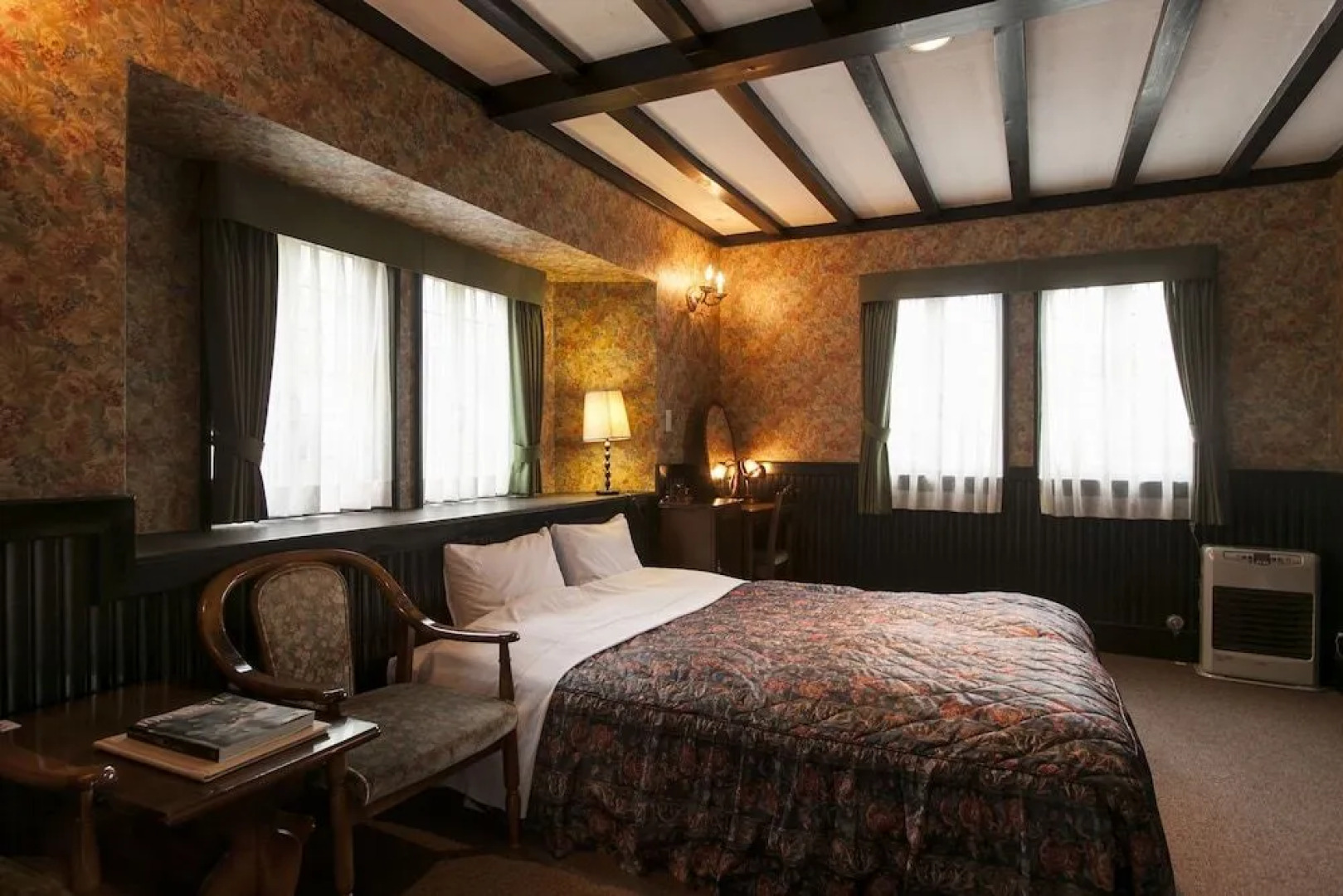 Petit Hotel & Restaurant Old Age