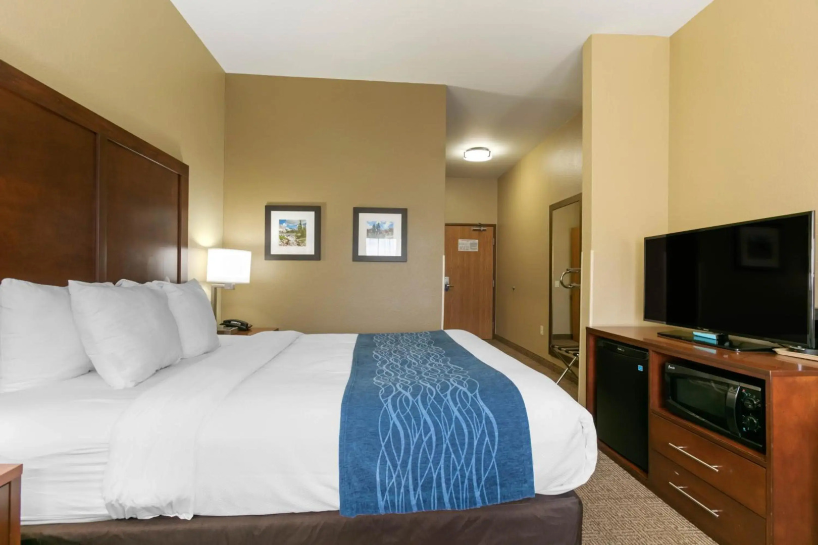 Comfort Inn & Suites Near University of Wyoming