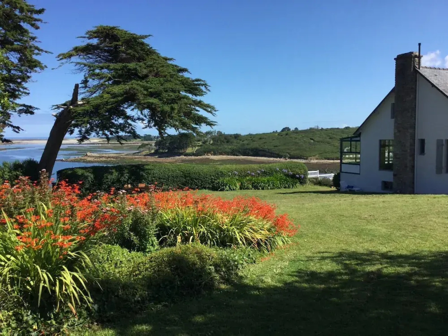 Superb sea View / Private Beach Access
