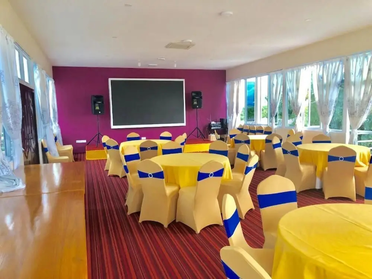 Gold Hotel