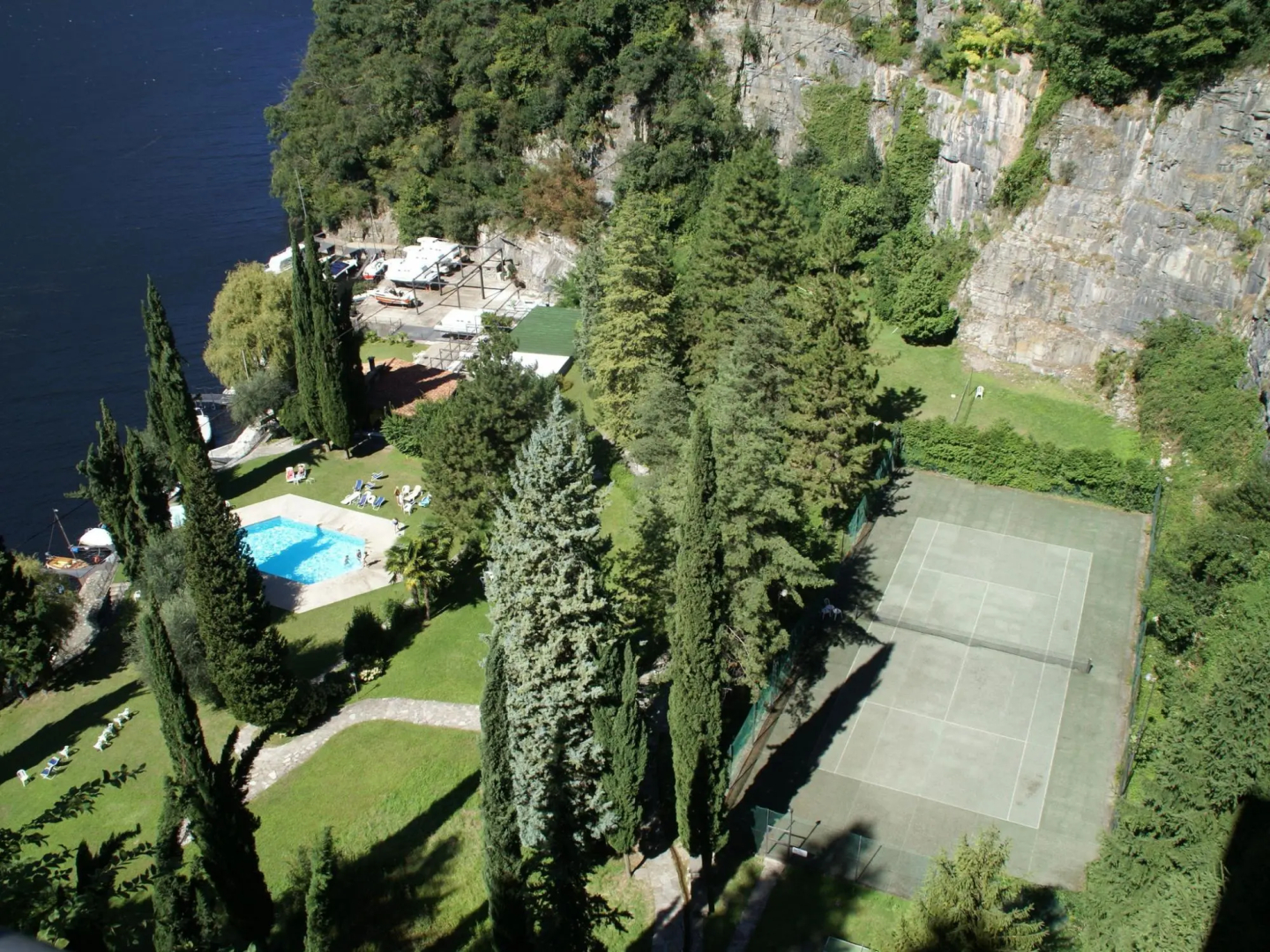Spacious Apartment in Pognana Lario with Pool