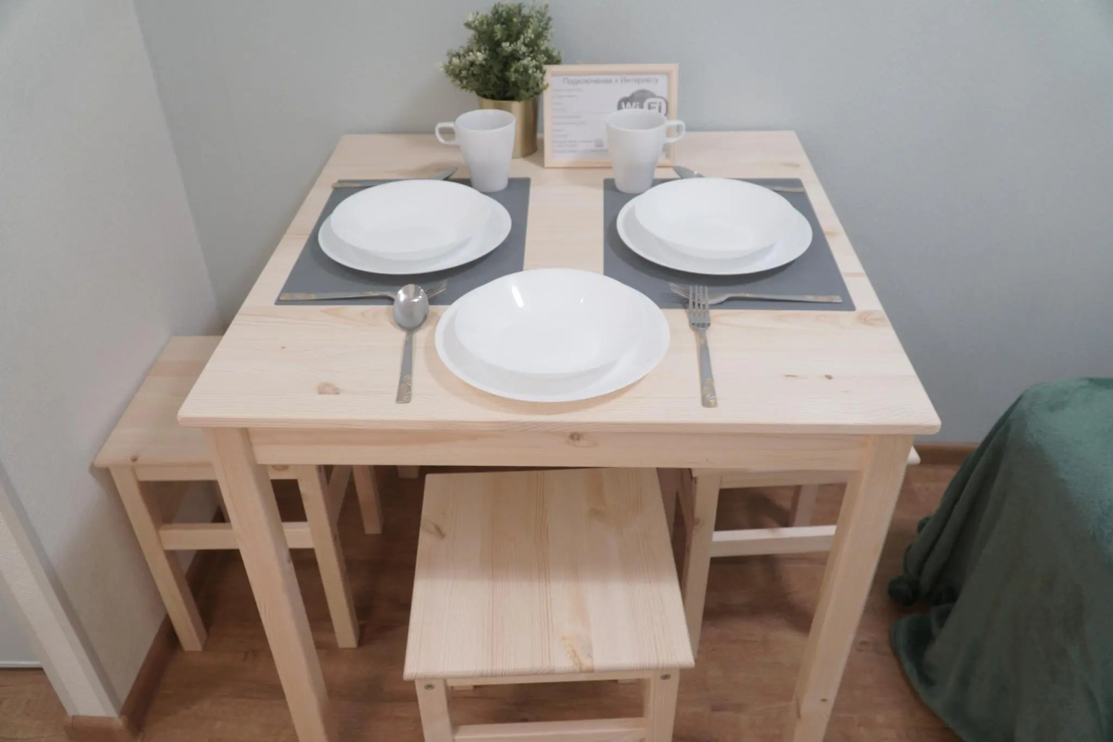 Диван и Чемодан на ул. Серафимовича, 1/4