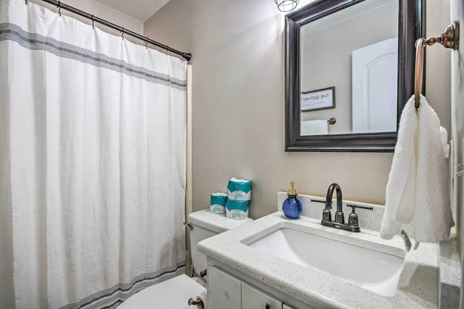 Navarre Home w/ Game Area + Screened-in Porch