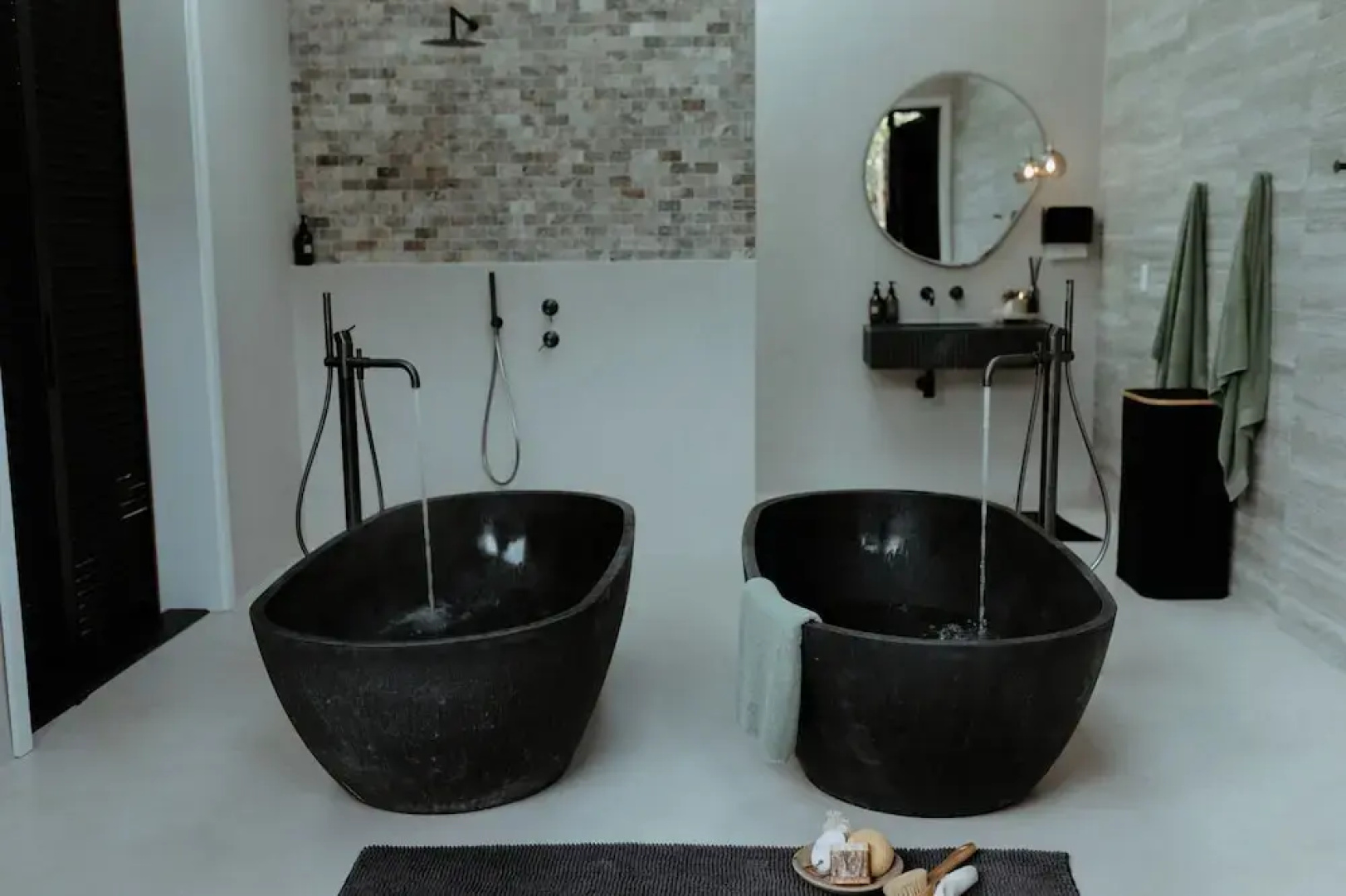 Te Whaanga Retreat & Spa Lodge & Canvastown Luxury Glamping Tents