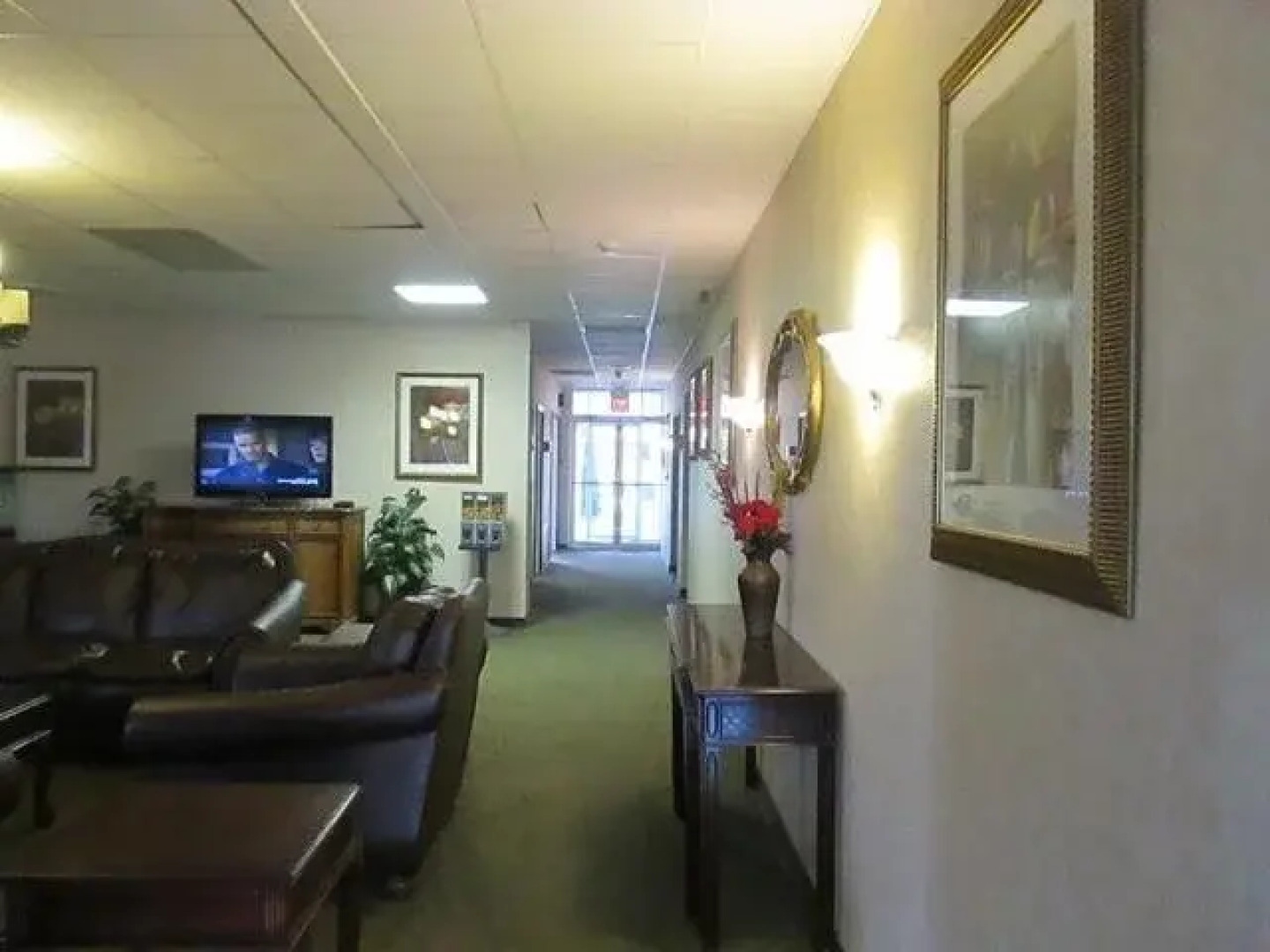 Red Carpet Inn & Suites - Muncie