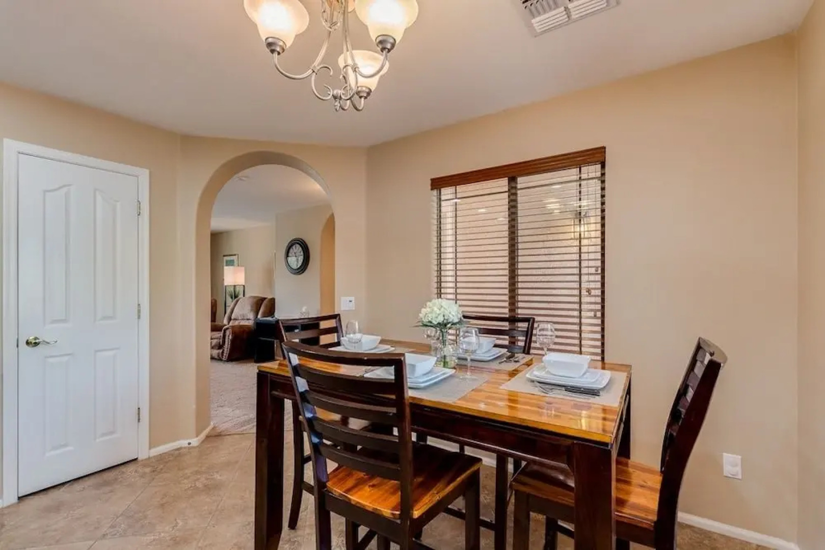 Stratford Place - 4 Br home by RedAwning