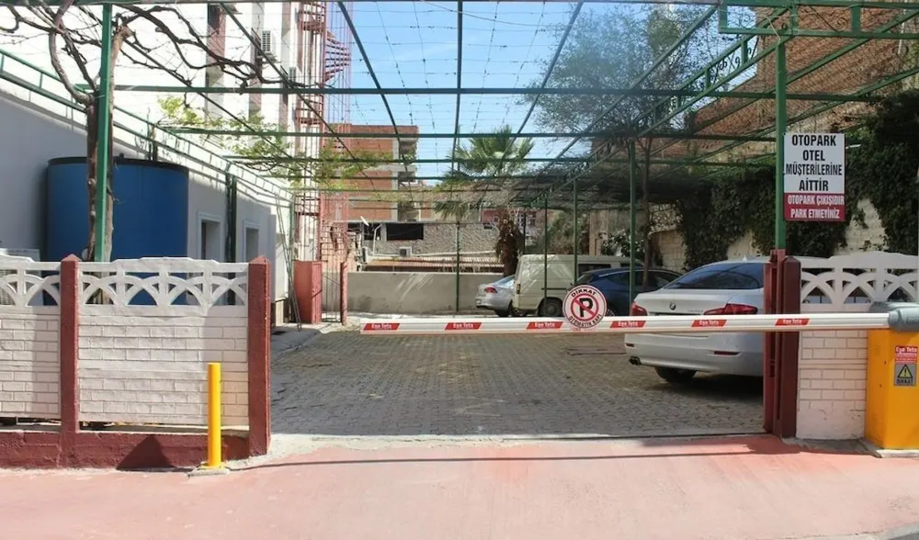 Sahi̇n Hotel