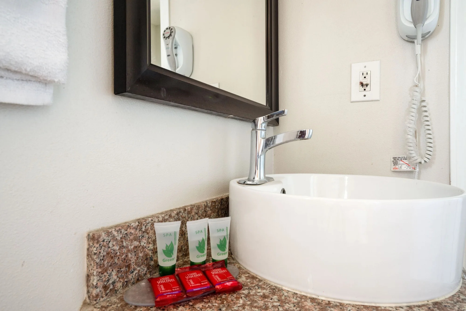 Solaire Inn & Suites