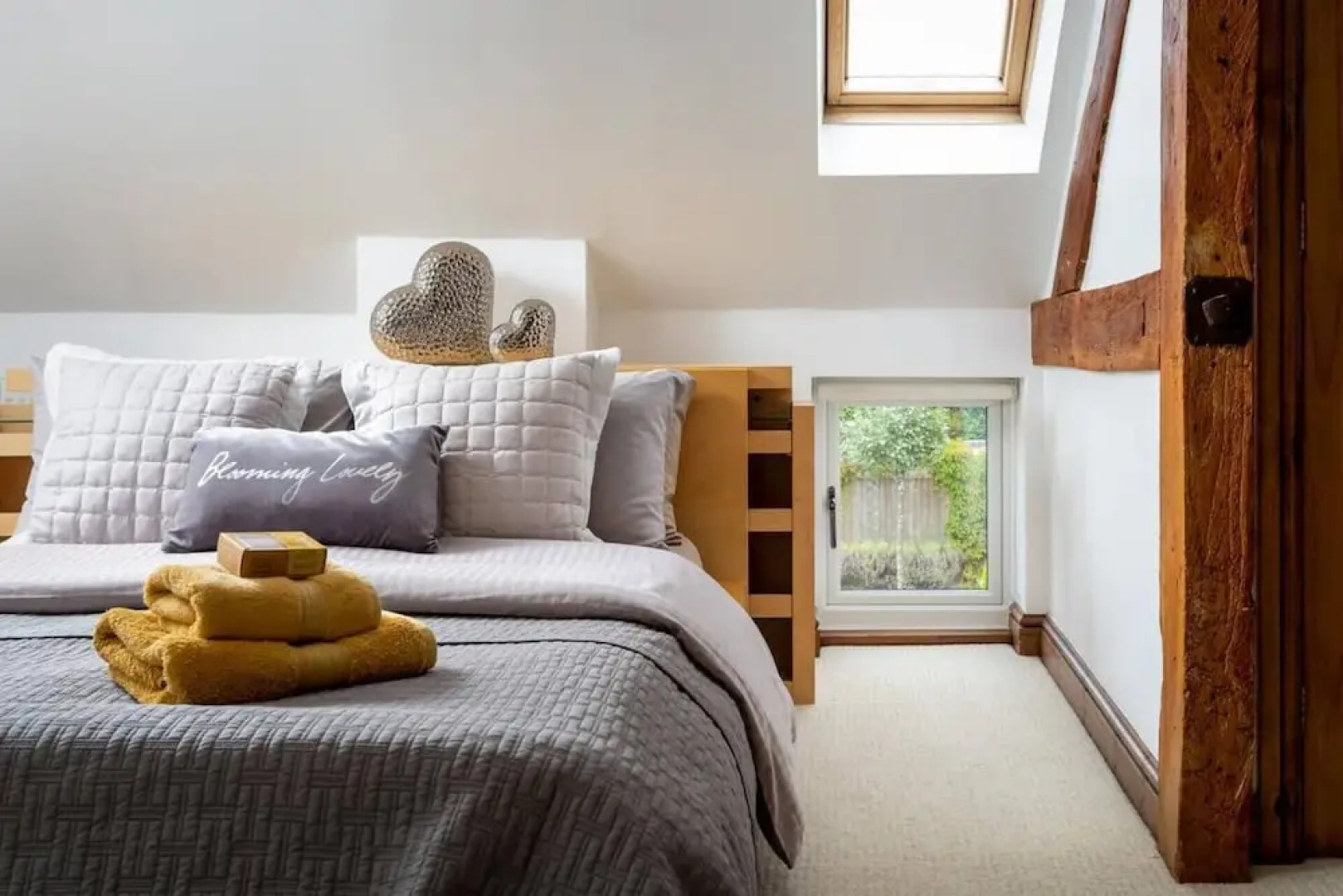 Cotswold Barn Conversion With Private Hot Tub