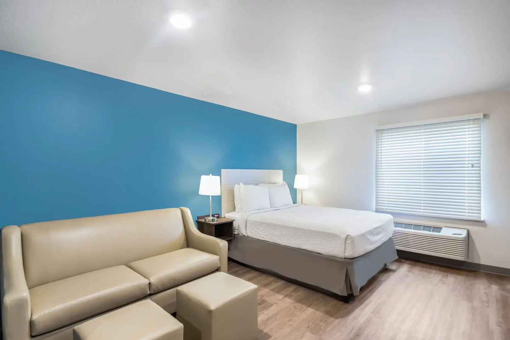 WoodSpring Suites Carol Stream - Chicago