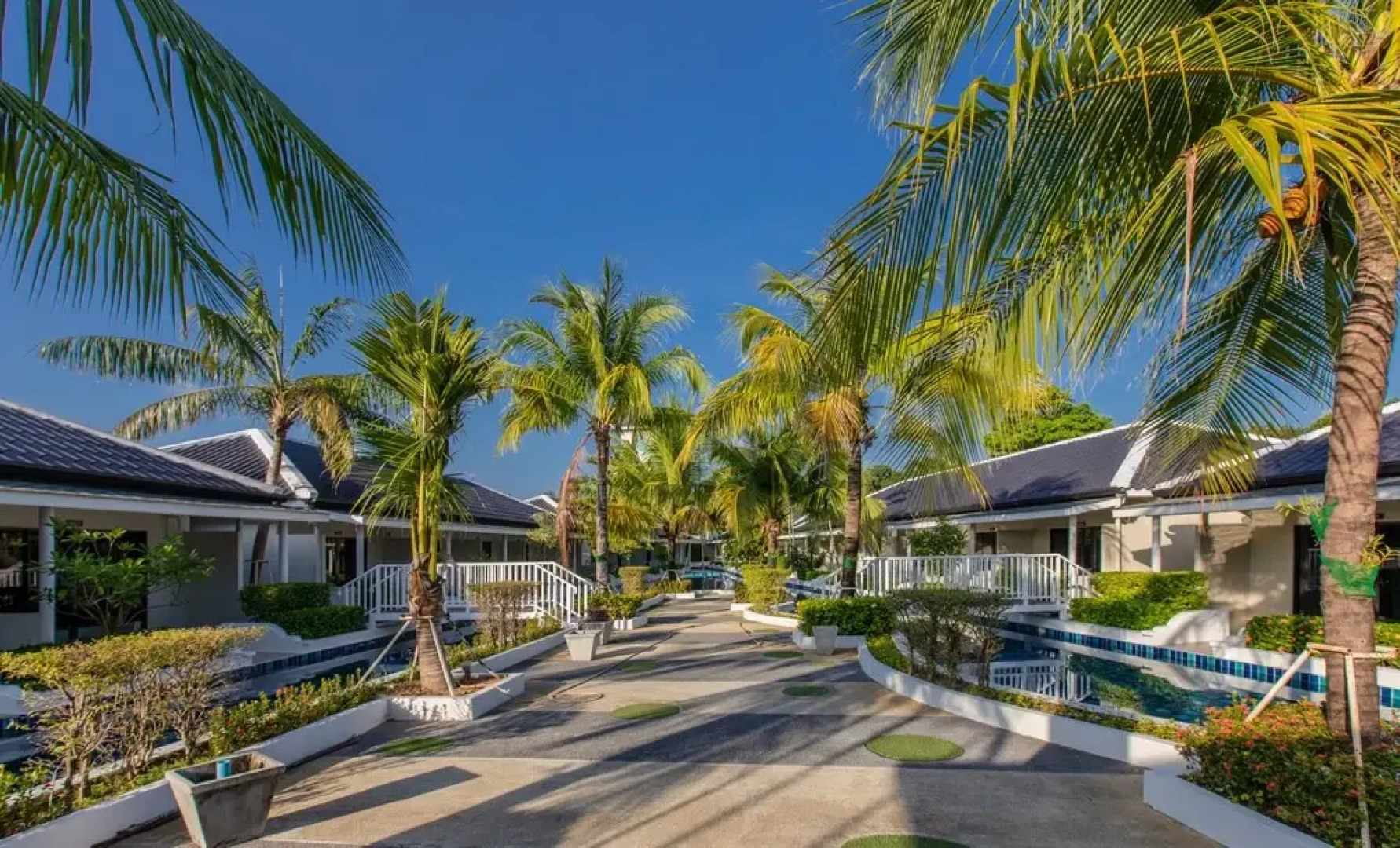 Blu Boat Pool Access Resort and Villas