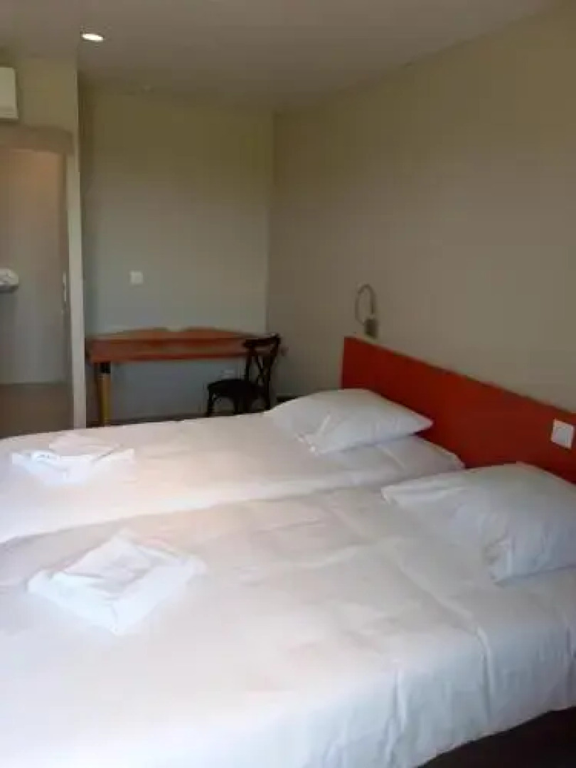 Logis Hôtel Et Restaurant La Croix De Mille